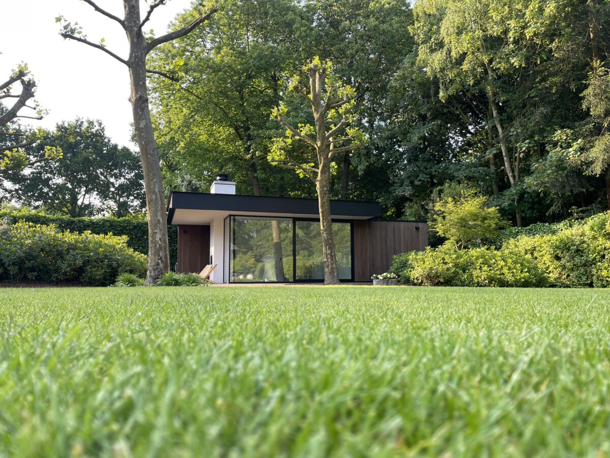 Modern poolhouse met alle voorzieningen, prachtige Thermo Es gevelbekleding
