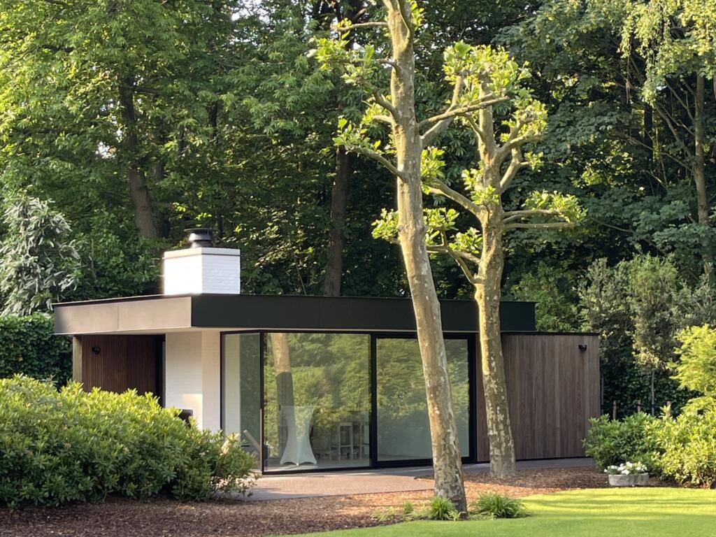 Verzicht op modern poolhouse met thermo es afwerking